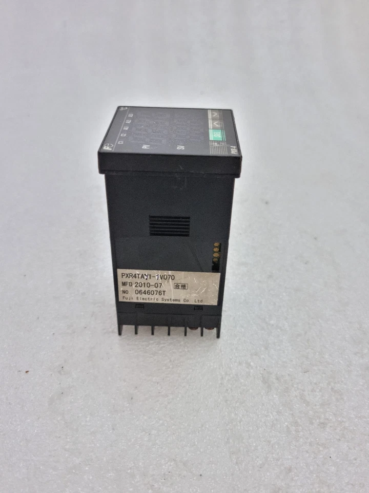Fuji Electric PXR4TAY1-1V070 Temperature Controller 100-240Vac 50/60Hz 12VA